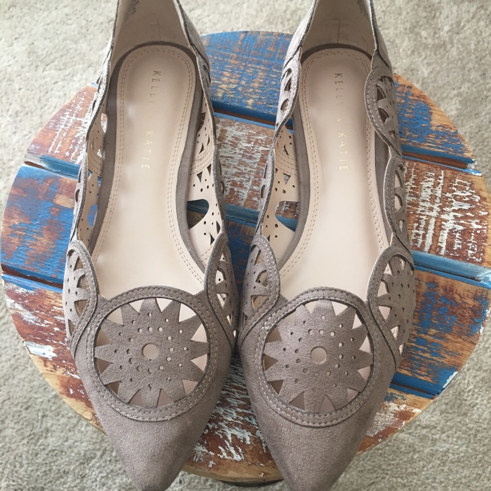 Kelly and Katie Scalloped Edge Flats
